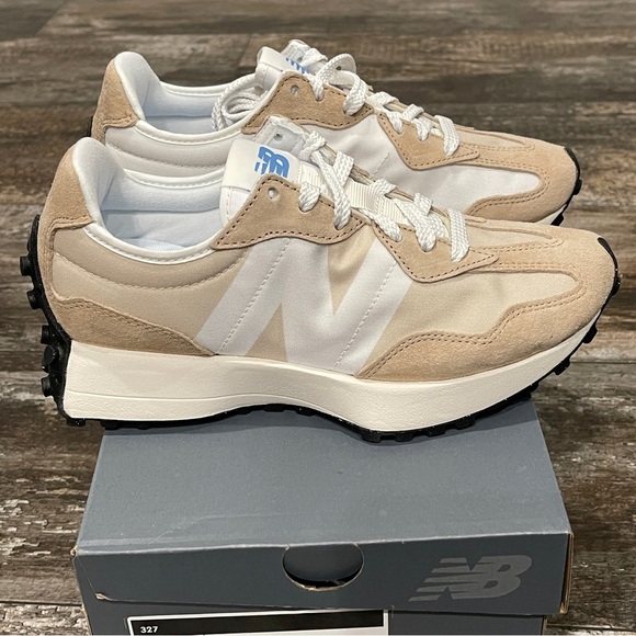 New Balance 327 Womens Shoes Size 6 Light Brown Neutral NEW - Picture 2 of 14